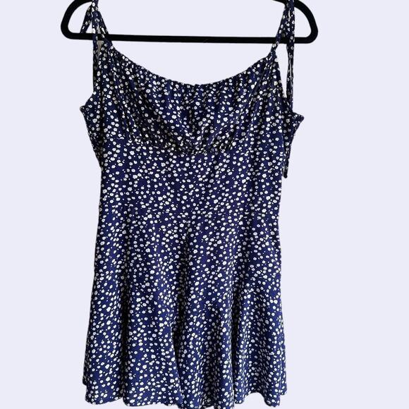 Navy Blue White Floral Mini Romper Dress Adjustable Straps
Women’s medium - Picture 1 of 8